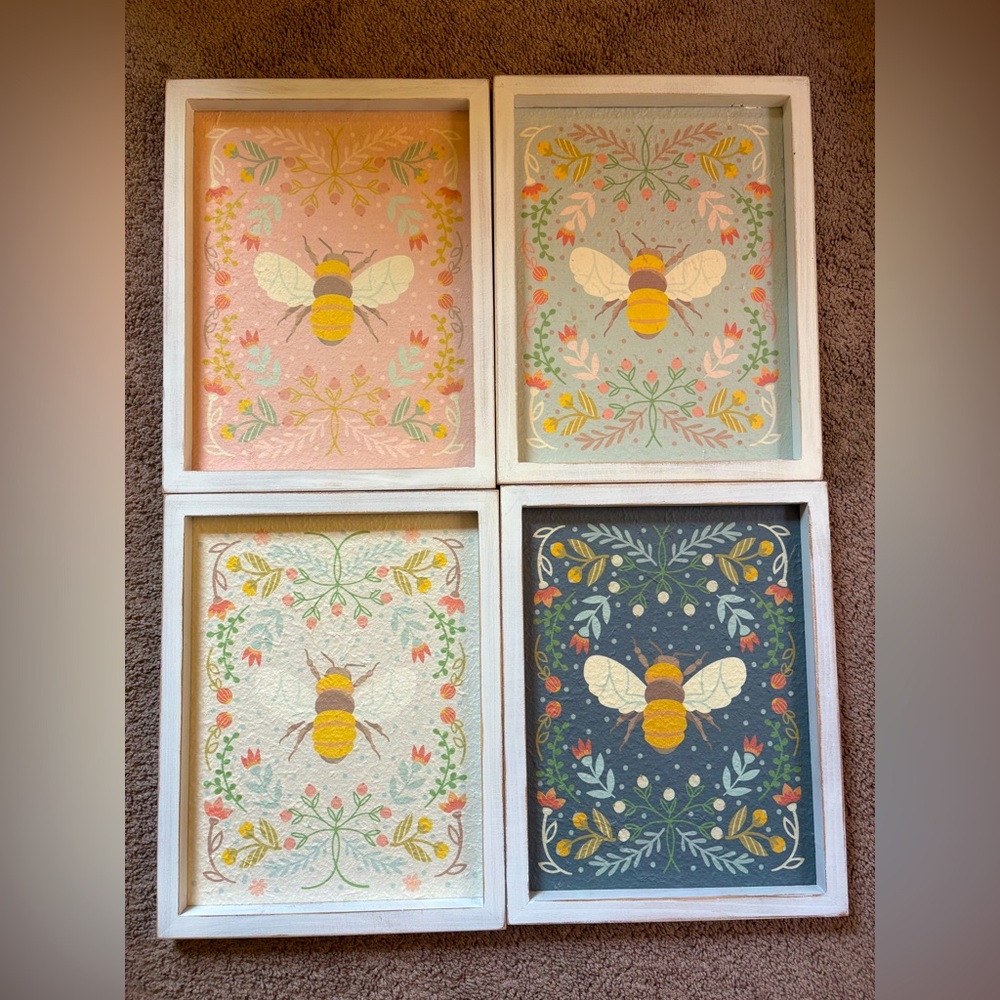 Creative Co-Op Bee Floral Wall Decor
